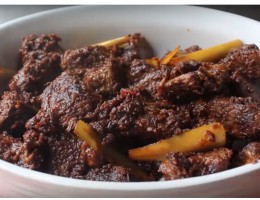 Cách nấu món cà ri bò cô đặc Rendang - Món ăn ngon nhất thế giới do CNN bình chọn.